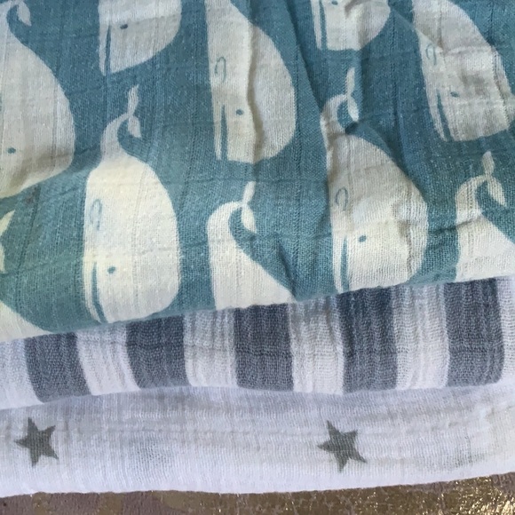 Bundle of 3 Muslim Blankets - Picture 3 of 3